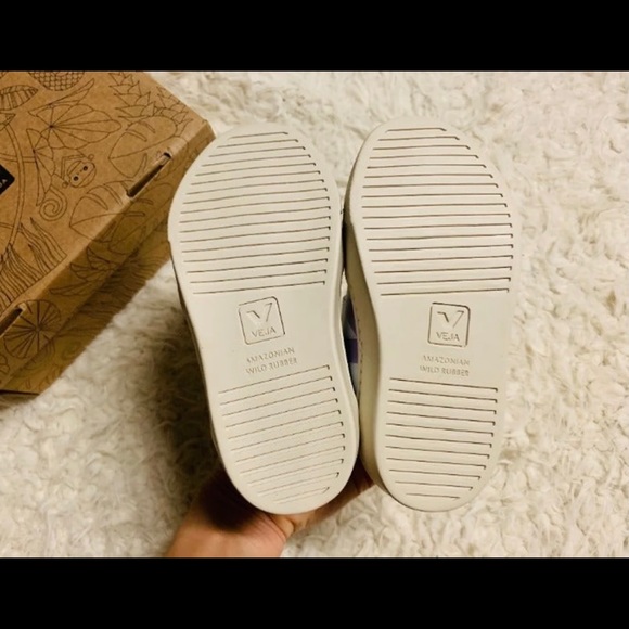 NIB Veja toddler sneaker - Picture 8 of 9